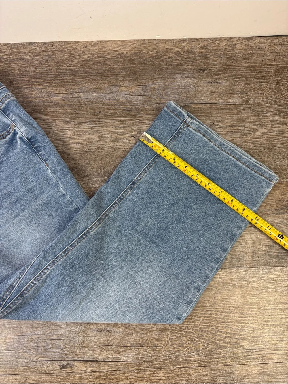 Judy Blue Wide Crop Double Button Light Wash Jeans Size 9/29